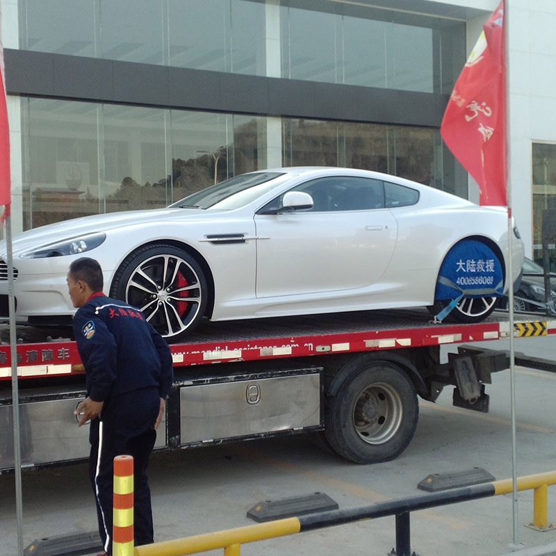 小轿车